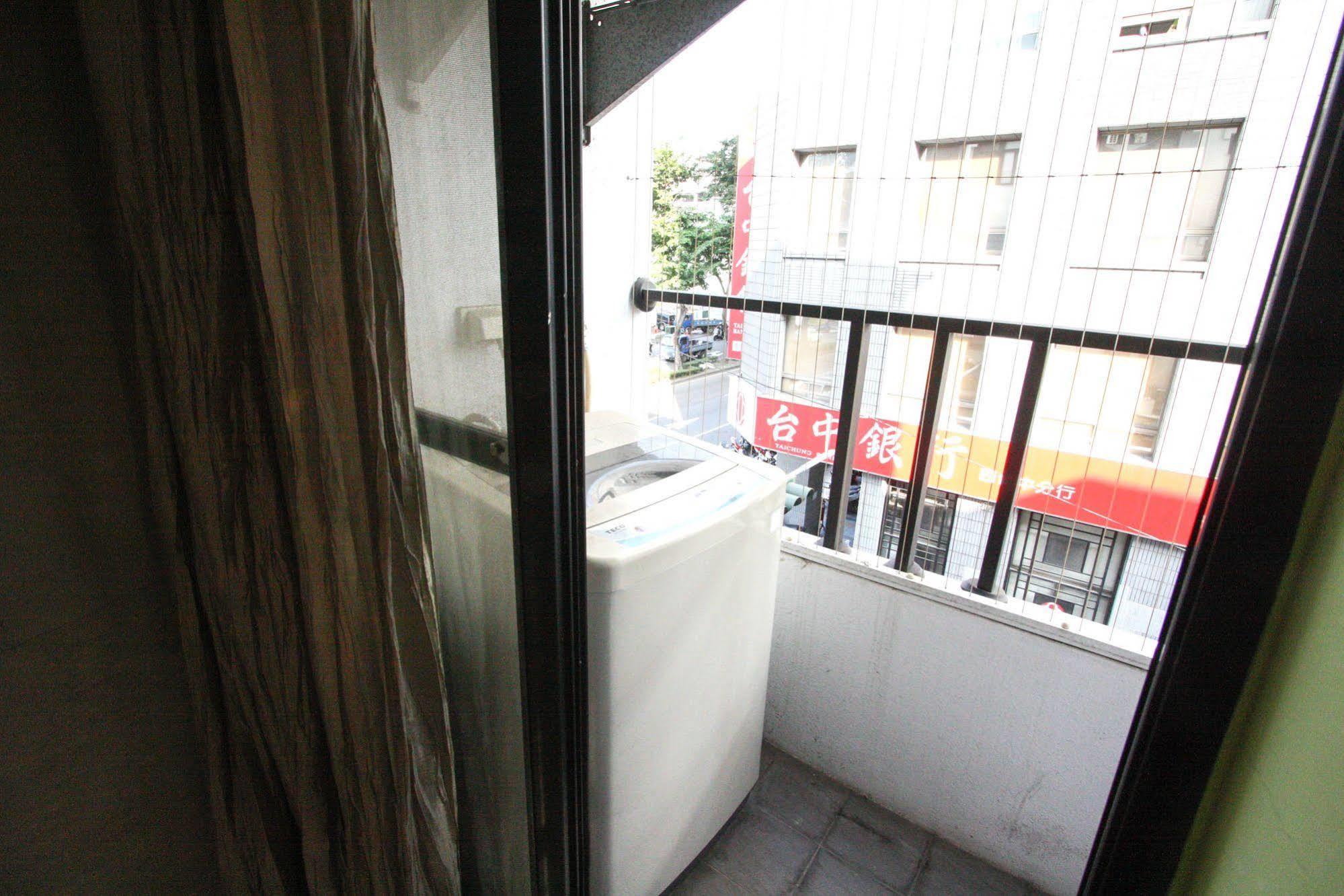 I Gogo Morden Hostel Taichung Exterior foto